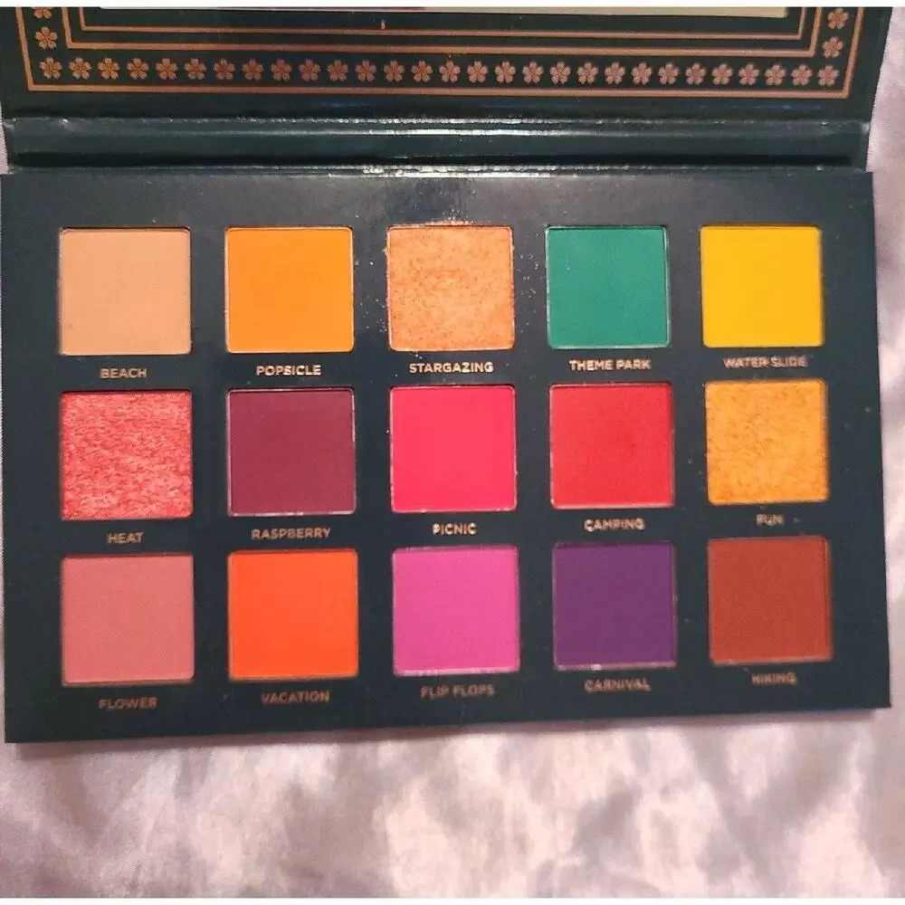 Ace Beaute nostalgia eyeshadow palette